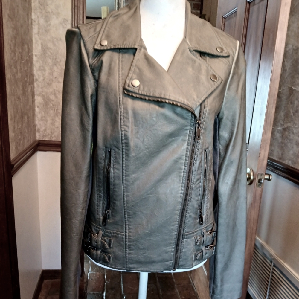Gray Sebby vegan leather mixed media moto jacket.